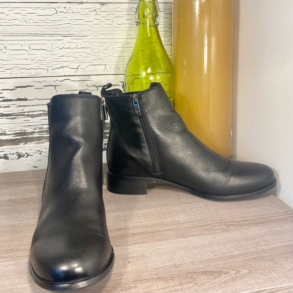 La CANADIENNE Black Leather Booties - Picture 9 of 15